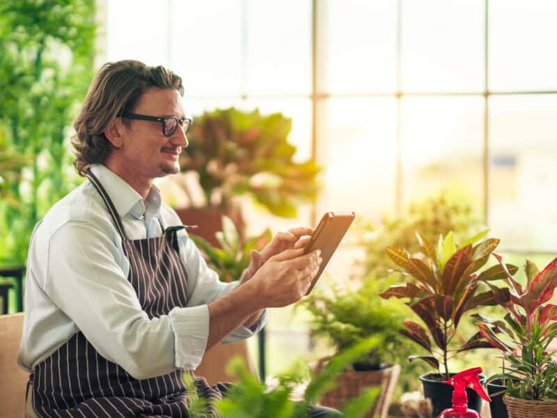 5 Gardening Activities For Seniors Tips For Happy Family